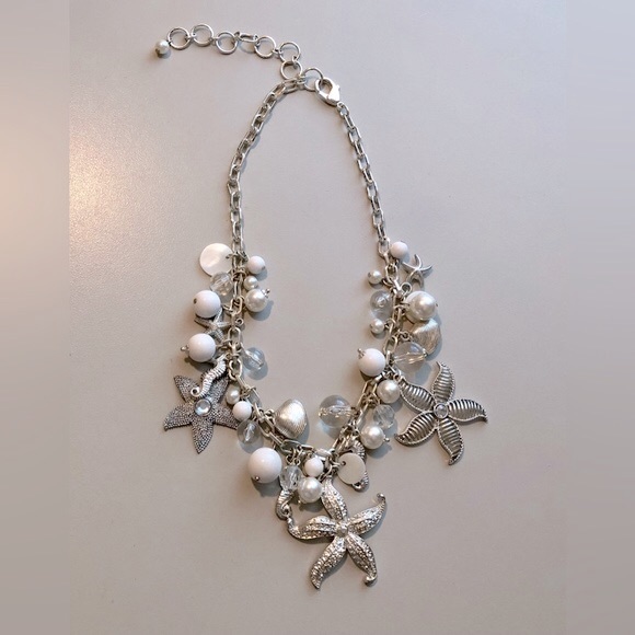 Fashion Necklace w/Silver Tone Seashells &White/Clear Beads - Picture 5 of 9